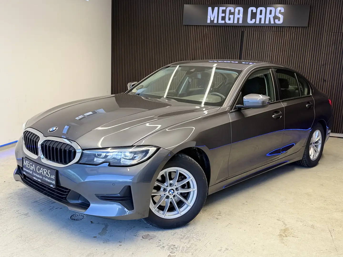 BMW 320 d Advantage Aut. | WENIG KM | NAVI | SITZH. | AHK
